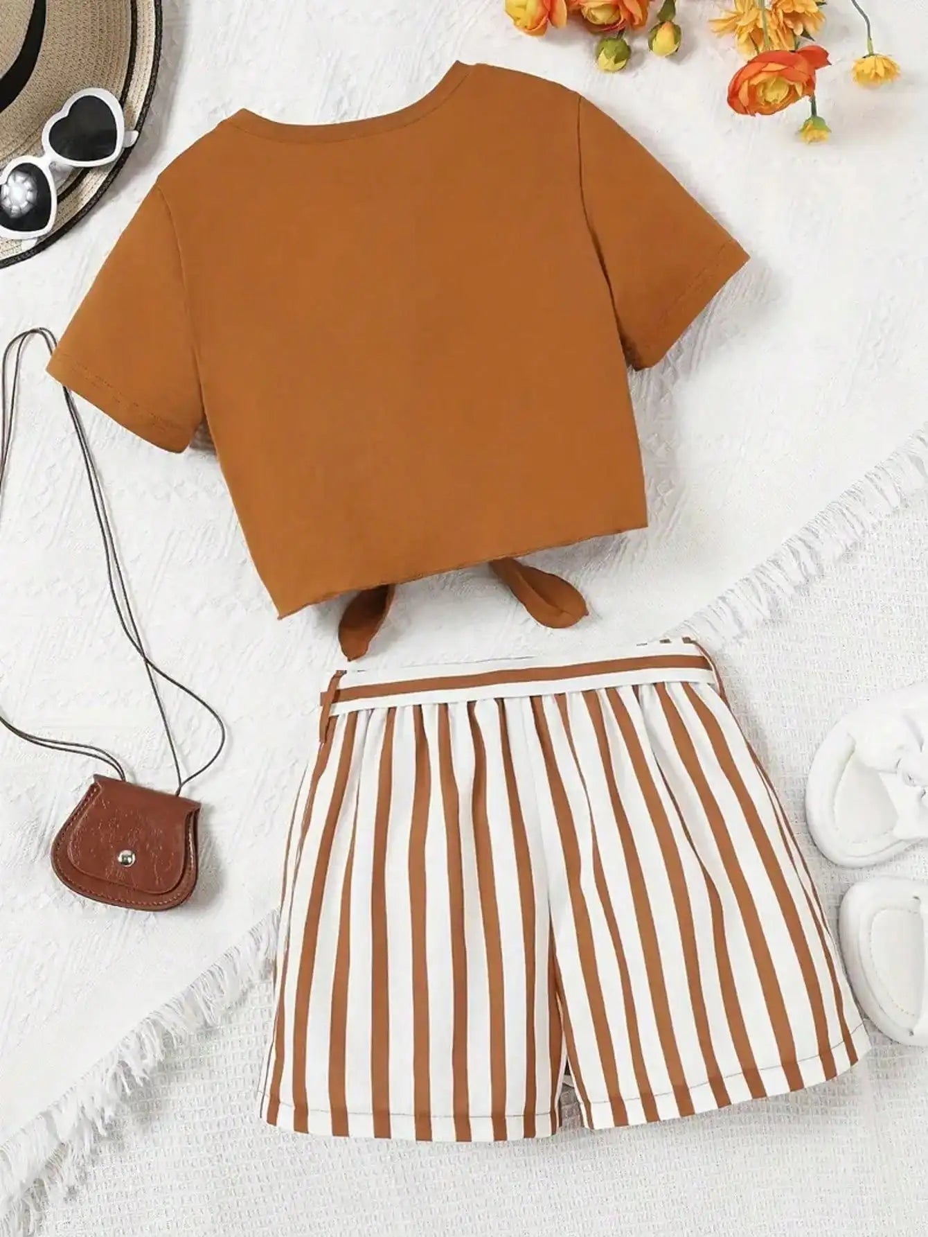 Ensemble 2 pièces décontracté pour femme : T-shirt à manches courtes imprimé cœur et short imprimé rayé, avec ceinture rayée assortie (vêtements pour enfants) MAEJORKEN