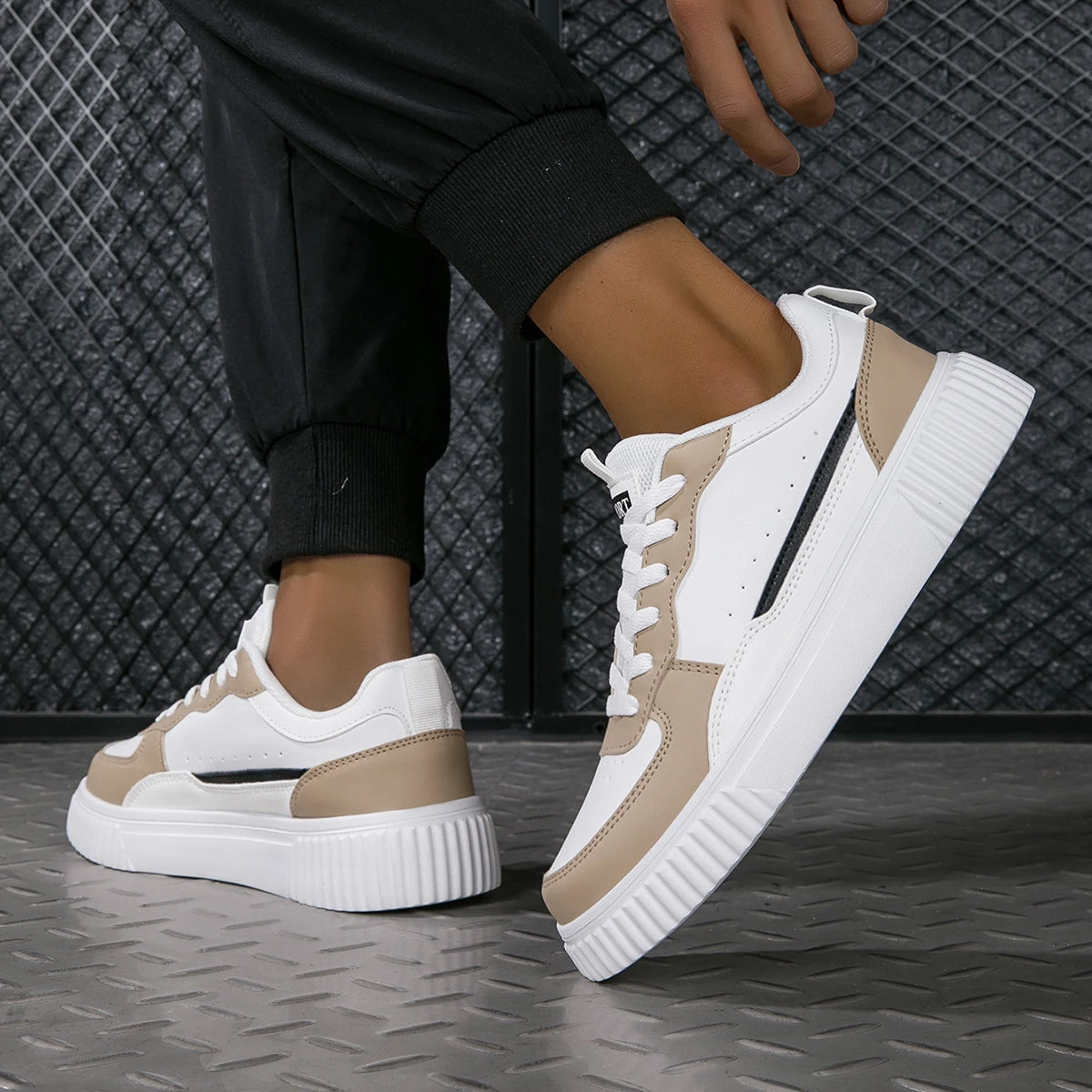 Baskets blanches décontractées et polyvalentes pour hommes, respirantes, tendance, pour adolescents, antidérapantes, à semelle épaisse, pour le sport MAEJORKEN