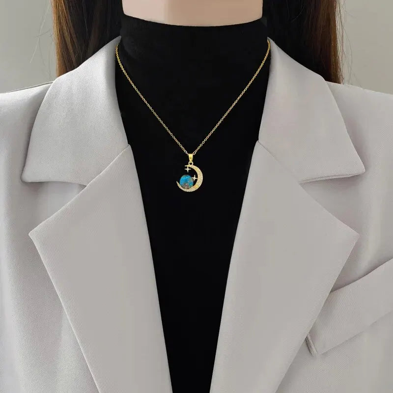 Collier de la série Star Series en acier au titane pour femme, pendentif planète lune et astronome, colliers de la présidence, cadeaux de bijoux, document doré, luxe abordable MAEJORKEN