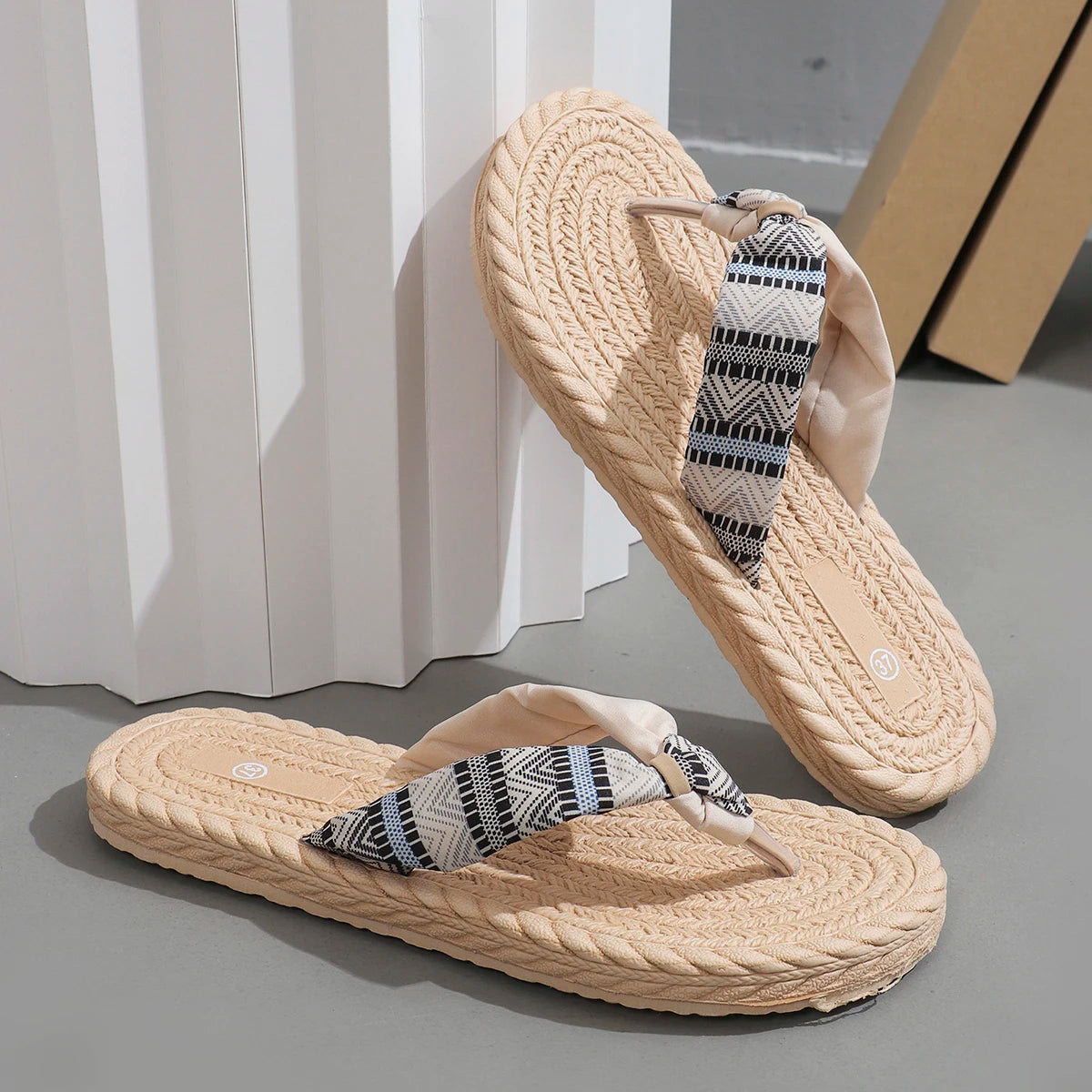 Tongs antidérapantes et résistantes à l'usure pour femmes, tendance de la mode, graffiti ethnique, semelle souple, anti-lin MAEJORKEN