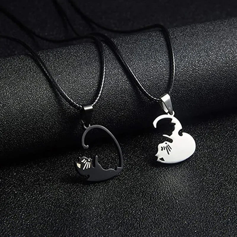 Collier de Couple en forme de cœur, pendentif chat de dessin animé mignon, couleur Simple, collier Animal noir, bijoux cadeau pour filles et garçons, vente en gros MAEJORKEN