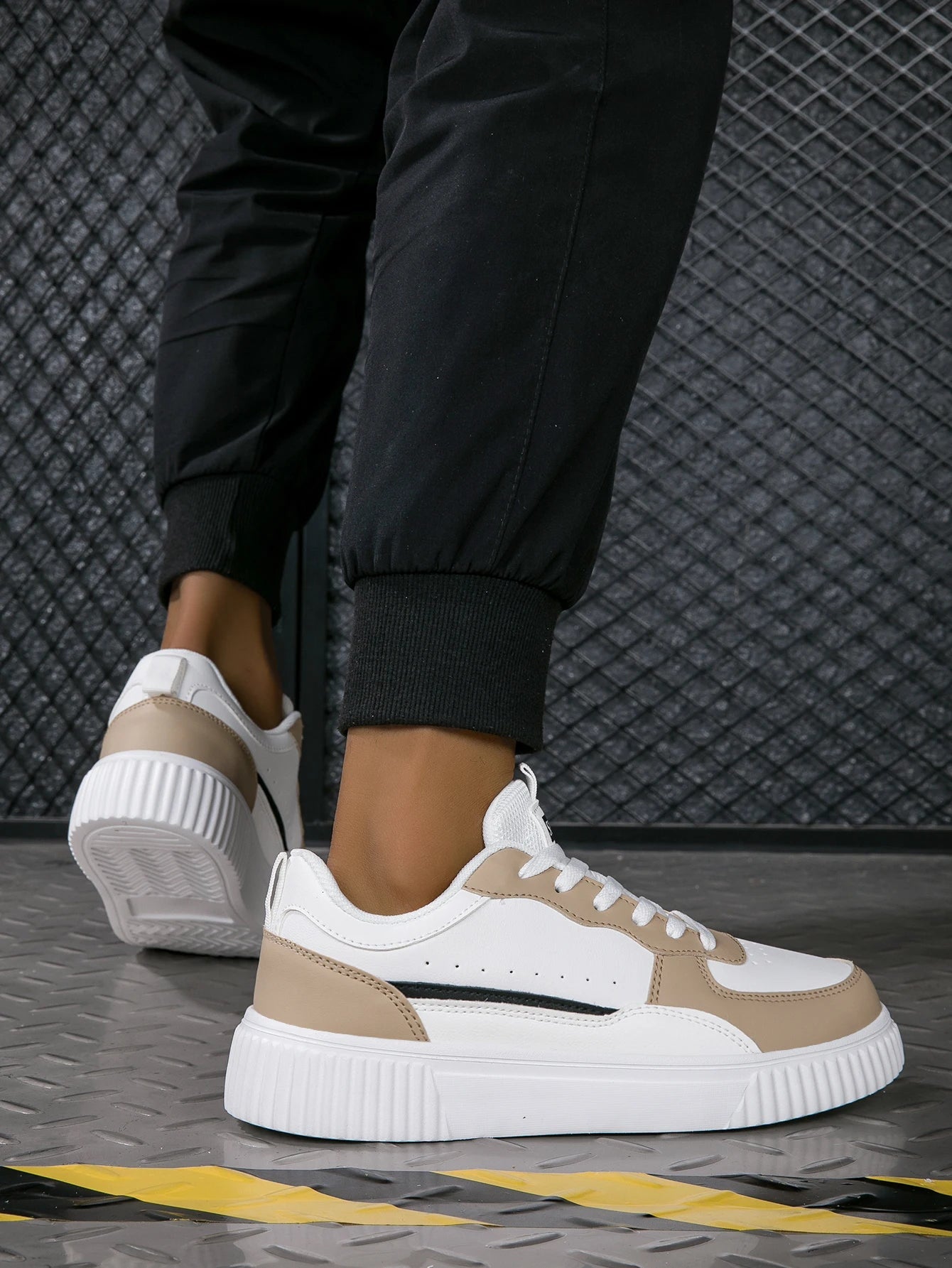 Baskets blanches décontractées et polyvalentes pour hommes, respirantes, tendance, pour adolescents, antidérapantes, à semelle épaisse, pour le sport MAEJORKEN