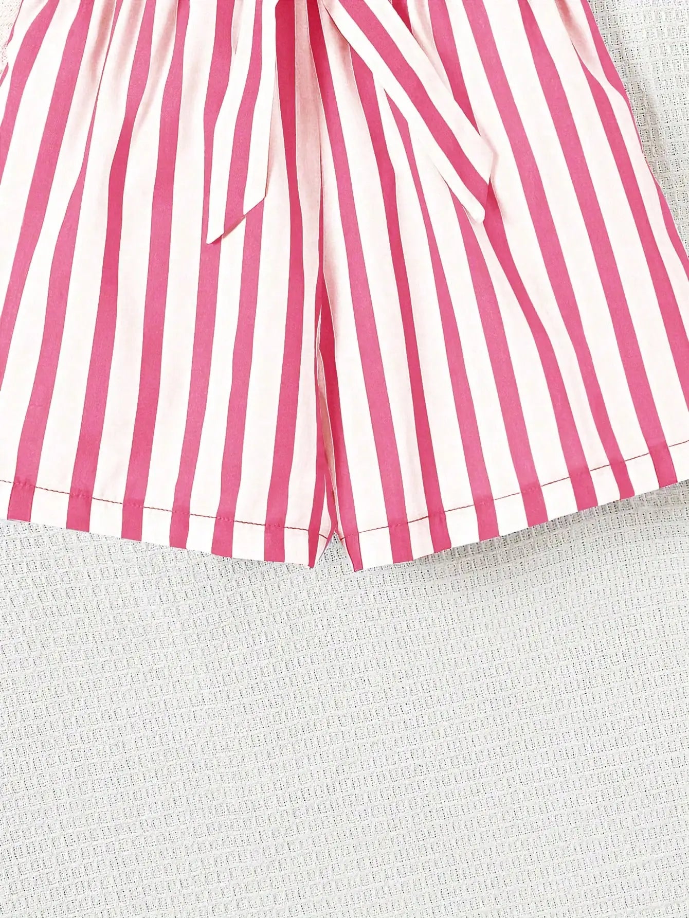 Ensemble 2 pièces décontracté pour femme : T-shirt à manches courtes imprimé cœur et short imprimé rayé, avec ceinture rayée assortie (vêtements pour enfants) MAEJORKEN