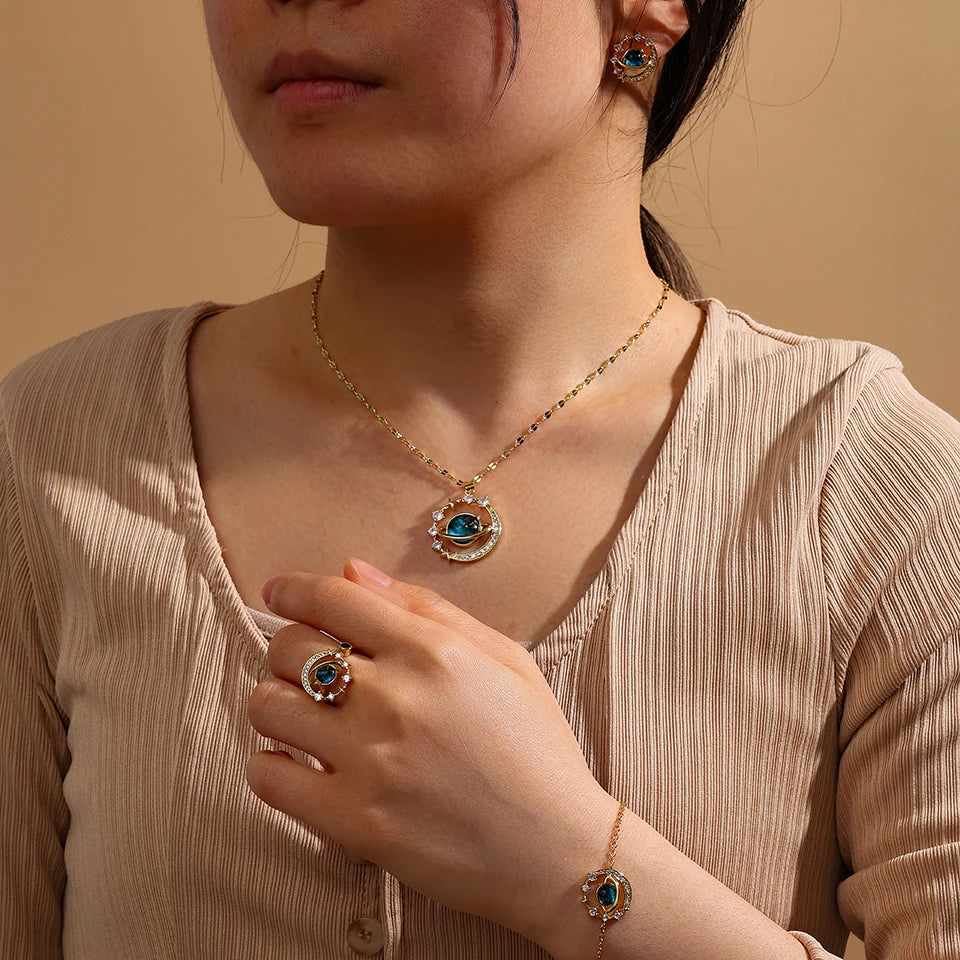 Collier de la série Star Series en acier au titane pour femme, pendentif planète lune et astronome, colliers de la présidence, cadeaux de bijoux, document doré, luxe abordable MAEJORKEN