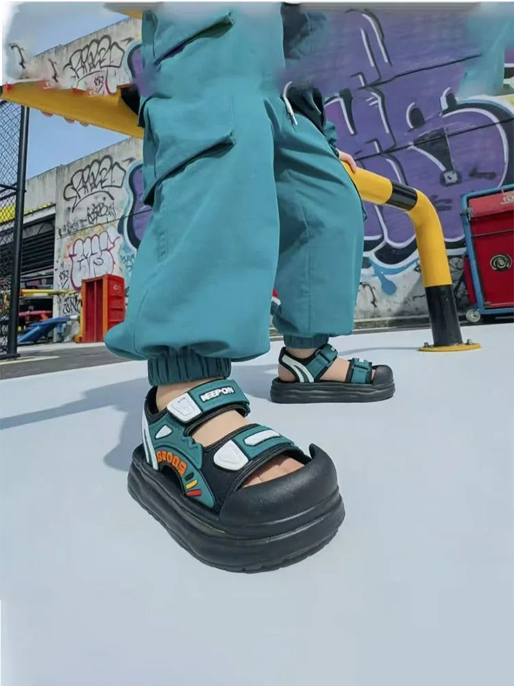 Nouvelles sandales d'été 2026 pour garçons, à bout fermé, semelle souple antidérapante, chaussures de plage à scratch pour bébés et tout-petits du 18 au 27 MAEJORKEN