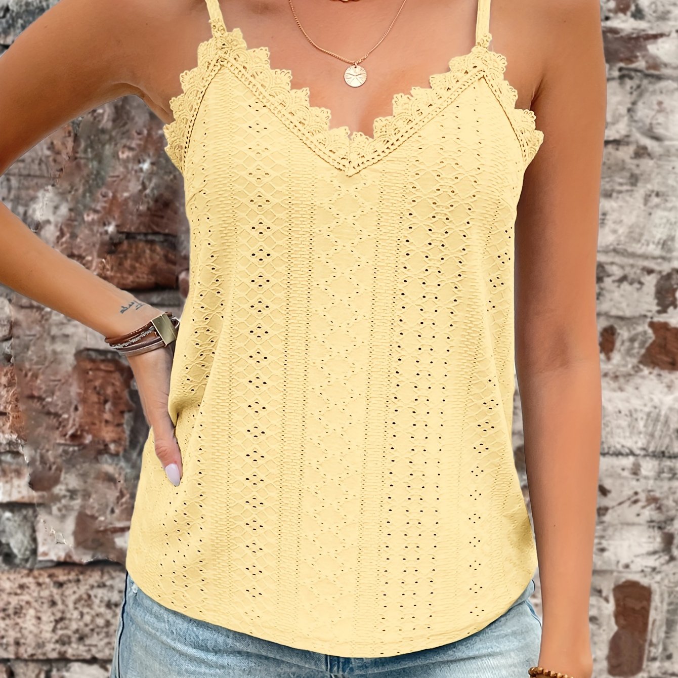 Haut en dentelle contrastée à œillets du S au 2XL