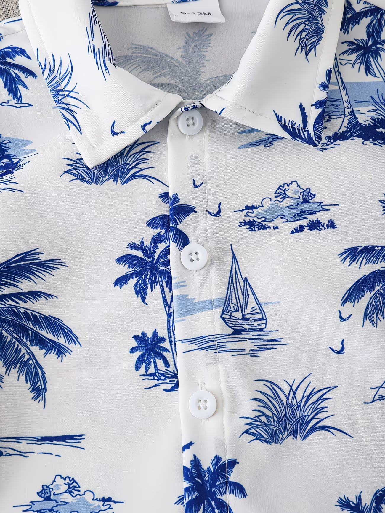 Ensemble Nautique Bleu et Blanc pour Garçons : Chemise Blanche avec Imprimé Cocotier Bleu, Chemise à Manches Courtes Motif Voilier, Shorts Blanc Pur du 6 mois au 3 ans MAEJORKEN