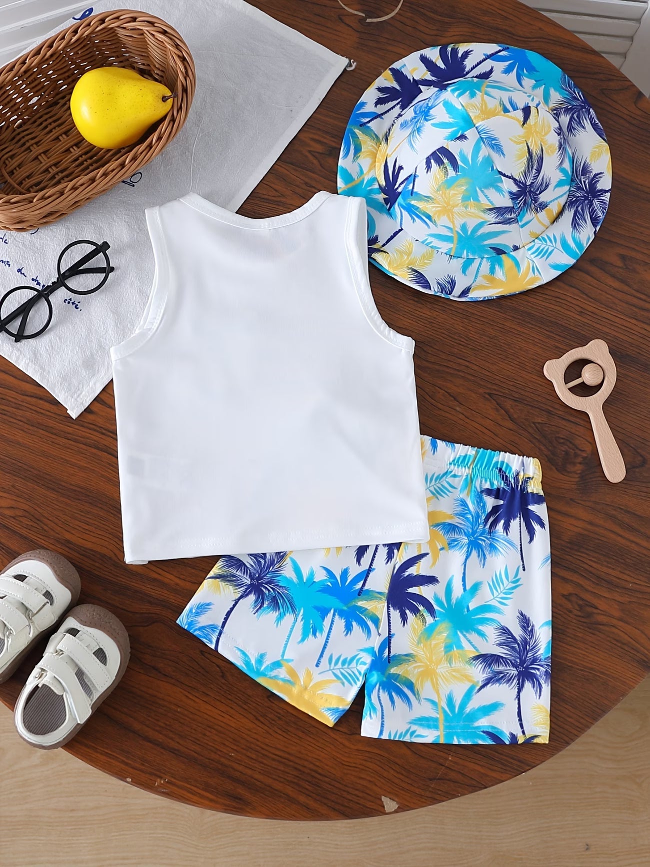 Ensemble de plage d'été pour garçon : ensemble 3 pièces comprenant un débardeur uni avec un imprimé cocotier cool et tendance et des poches à rabat, un short avec une taille élastique, et un chapeau du 6 mois au 3 ans MAEJORKEN