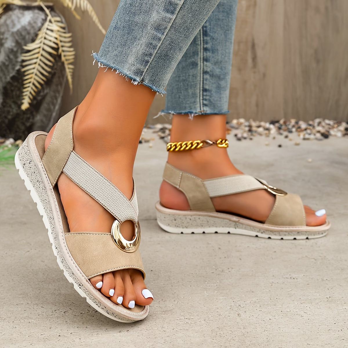 Sandales Plates pour Femmes, Légères et Polyvalentes avec Détails de Boucle Métallique et Design à Bride Unique, Chaussures d'Été Antidérapantes à Semelle Épaisse et Bout Ouvert  du 35, au 41,5 MAEJORKEN
