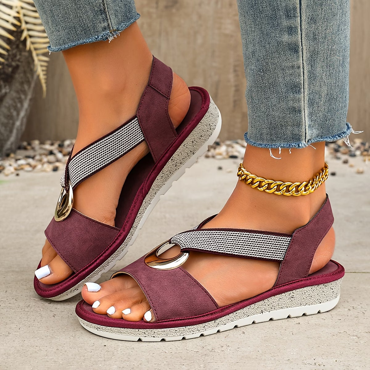 Sandales Plates pour Femmes, Légères et Polyvalentes avec Détails de Boucle Métallique et Design à Bride Unique, Chaussures d'Été Antidérapantes à Semelle Épaisse et Bout Ouvert  du 35, au 41,5 MAEJORKEN