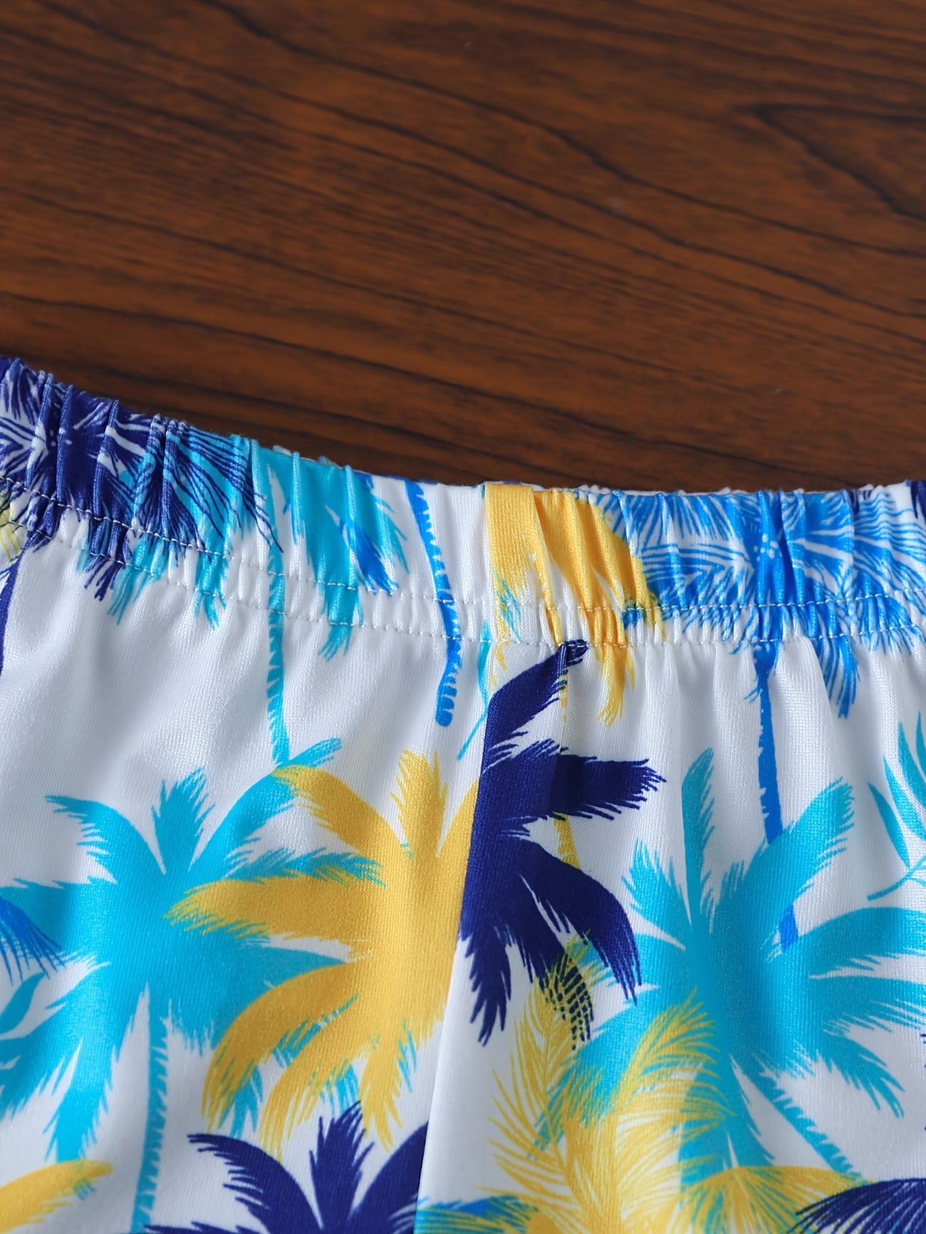 Ensemble de plage d'été pour garçon : ensemble 3 pièces comprenant un débardeur uni avec un imprimé cocotier cool et tendance et des poches à rabat, un short avec une taille élastique, et un chapeau du 6 mois au 3 ans MAEJORKEN