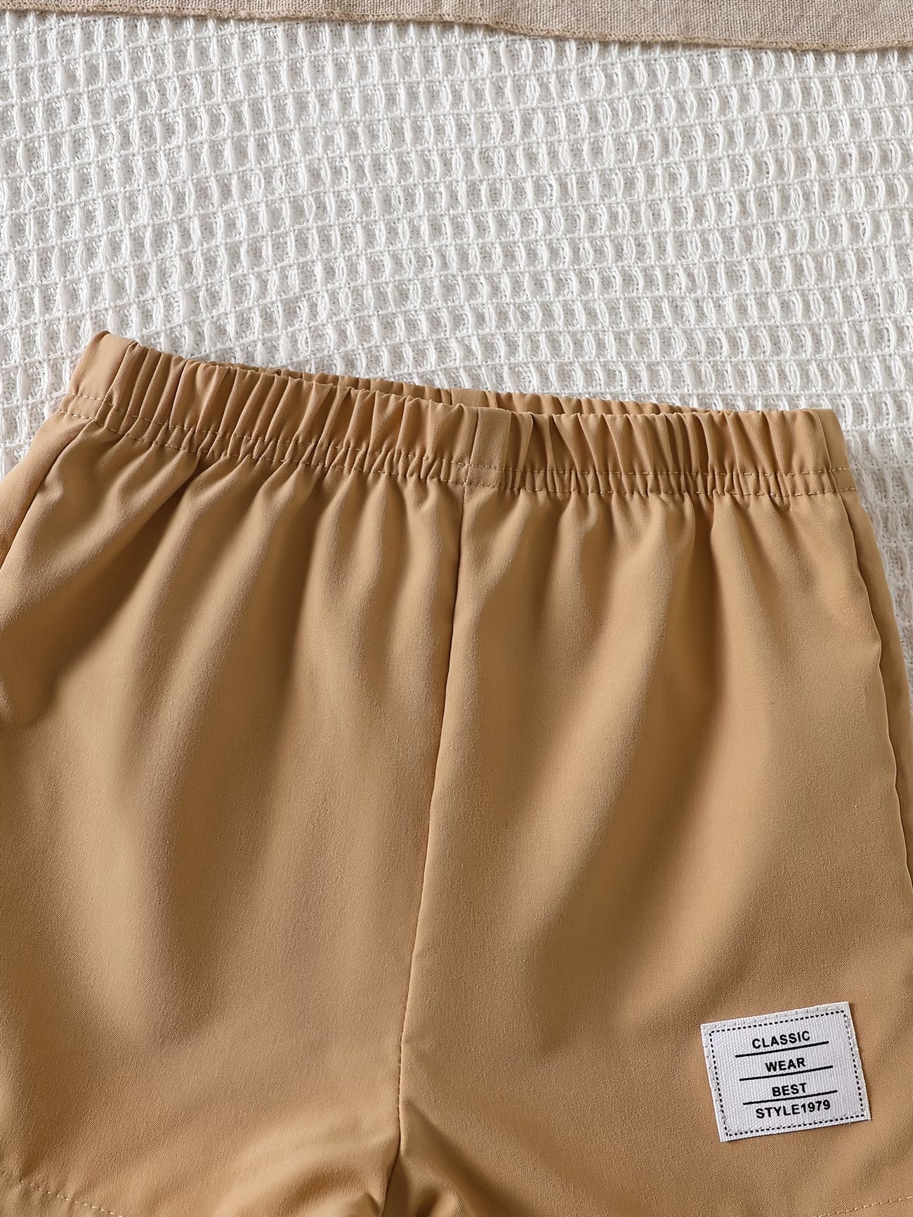 Ensemble 4 pièces pour bébé garçon style européen et américain, motif de dessin animé + Haut à manches courtes rayé et élégant avec patte de boutonnage semi-ouverte + Short à taille élastique du 6 mois au 3 ans MAEJORKEN